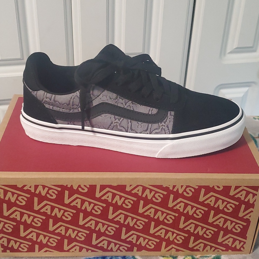 Vans NIB Ward Deluxe
